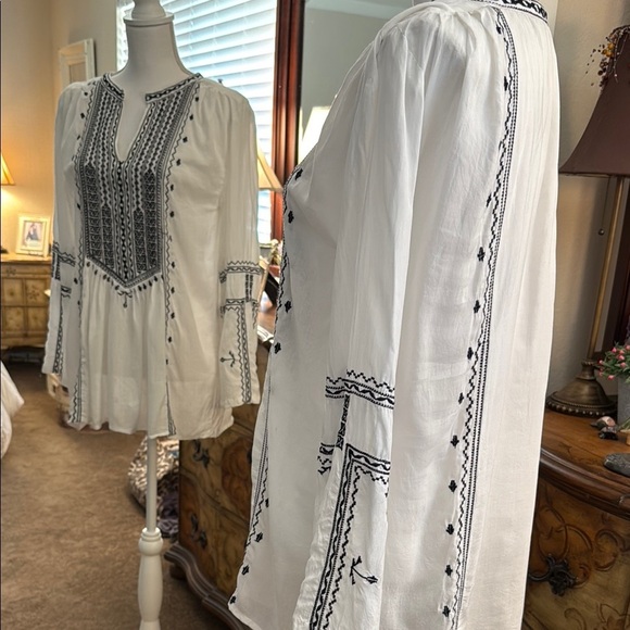 Raj Navy Blue and White Embroidered Tunic with Mandarin Collar - Picture 8 of 11